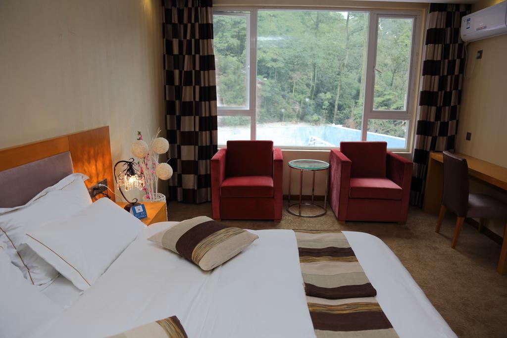 Panshan Tingquan Tuwo Holiday Resort Leshan Δωμάτιο φωτογραφία